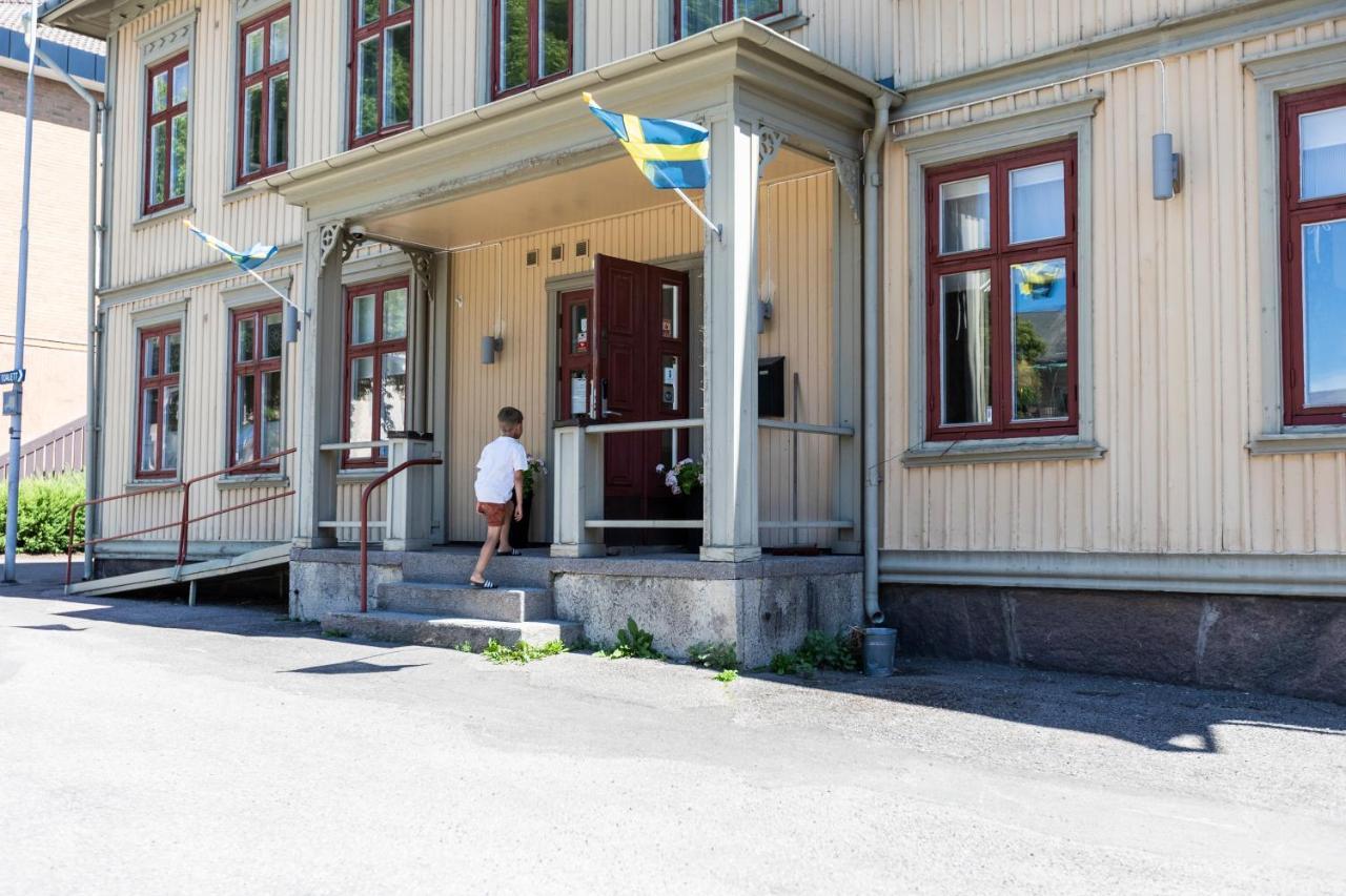Jaernvaegshotellet B&B Скара Екстер'єр фото